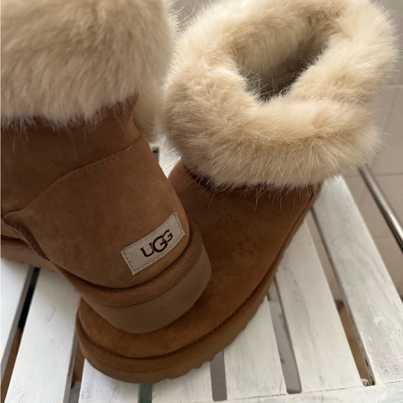 Women’s short Ugg’s - Picture 2 of 5